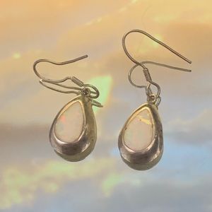 🤍⛓💧Mexican Opal Teardrop Shaped Earrings💧⛓🤍